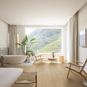 MAYBACH ORIGINAL Warm Oak Vinyl Flooring for Hotels and Refined Interiors